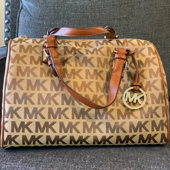 Michael Kors tote - Picture 2 of 4